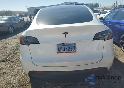 2025 Tesla Model Y z USA, uszkodzony, nr VIN 7SAYGDED1SF216870